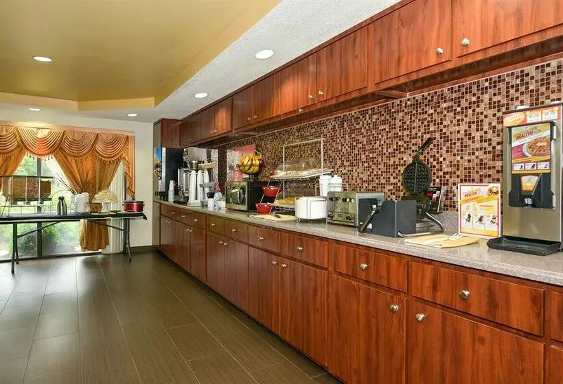 فندق Red Roof Inn & Suites Savannah Gateway