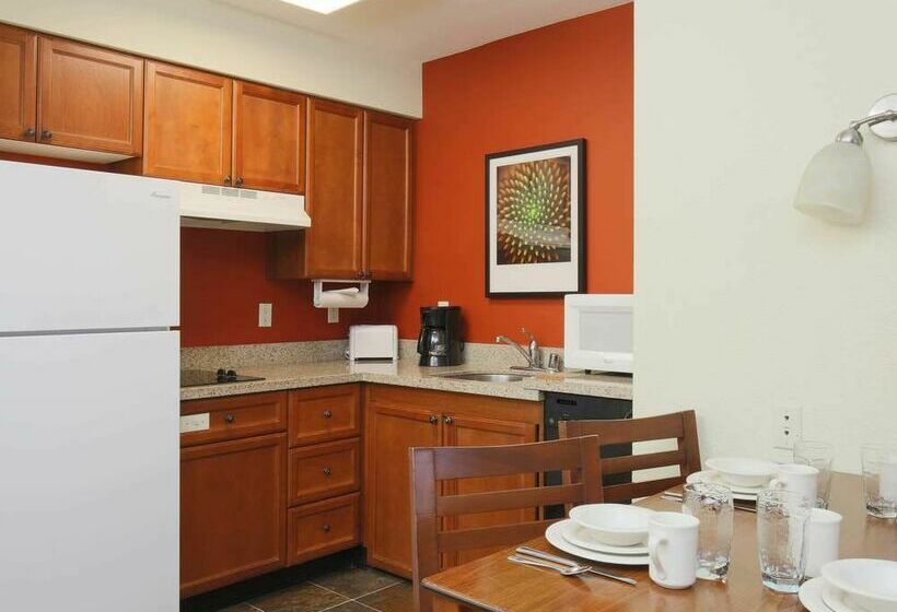 Отель Residence Inn By Marriott Salinas Monterey