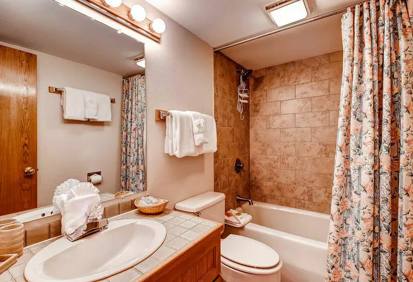 Отель ResortQuest Tyra II