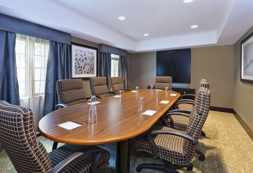 호텔 Staybridge Suites Detroit Utica By Ihg