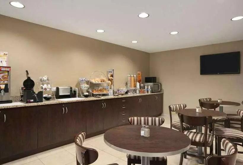 Microtel Inn & Suites By Wyndham Mineral Wells/parkersburg