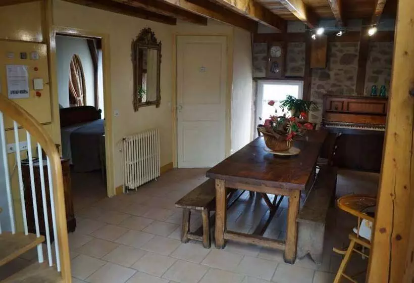 Aamiaismajoitus (B&B) Gîte De 15 Places En Chambre De 2, 4, 5 Personnes