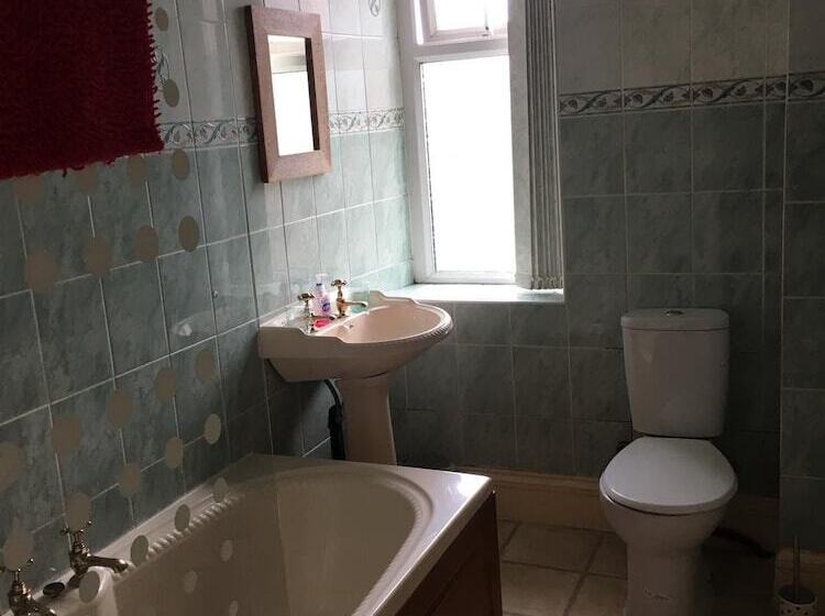 여관 The Sportsman Whitworth