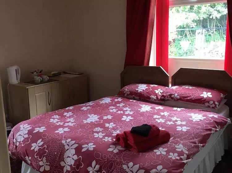 簡易ホテル The Sportsman Whitworth