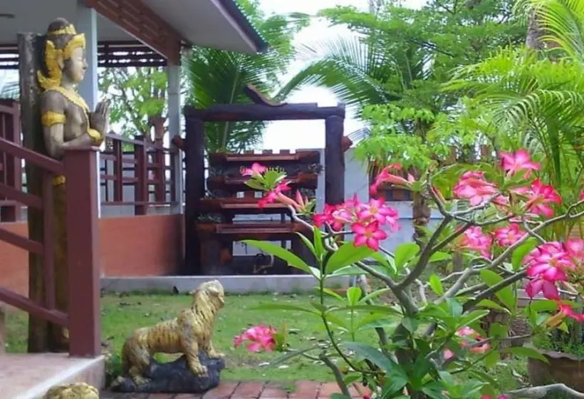 ホテル Chum Phae Lagoon Resort