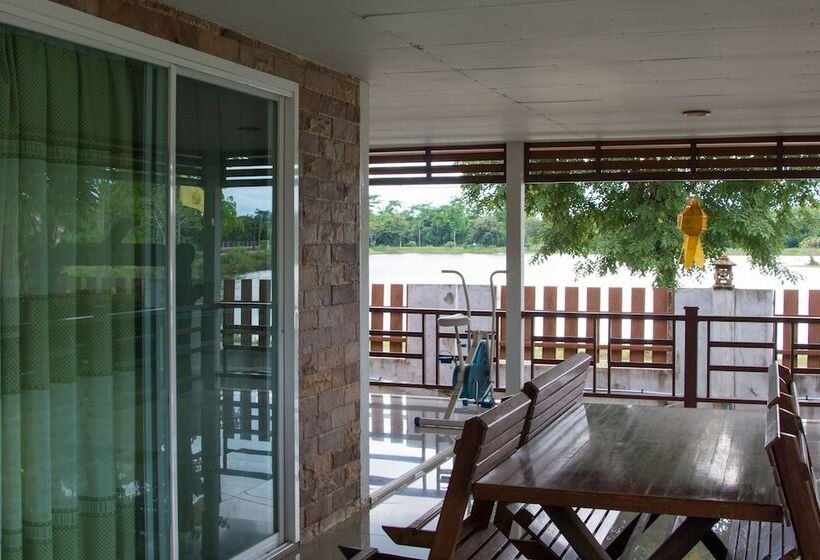 בית מלון כפרי Chum Phae Lagoon Resort