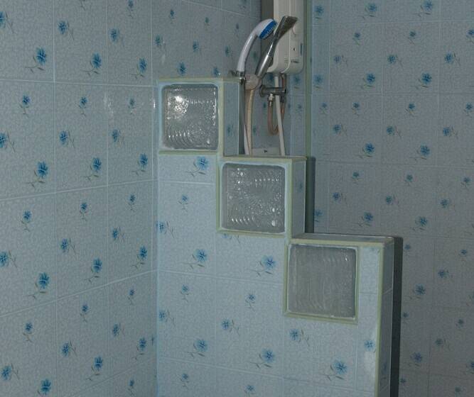 בית מלון כפרי Chum Phae Lagoon Resort