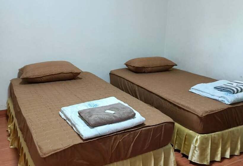 בית מלון כפרי Chum Phae Lagoon Resort