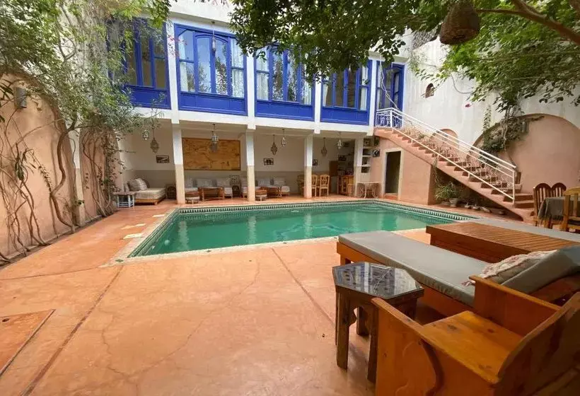 ホテル Dar Farhana