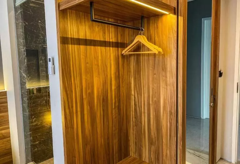 Facade Hotel By Azana