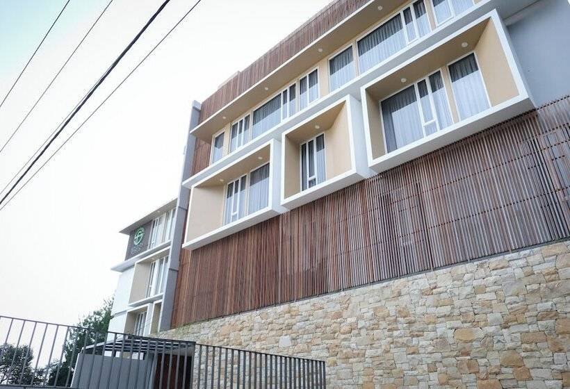 Facade Hotel By Azana