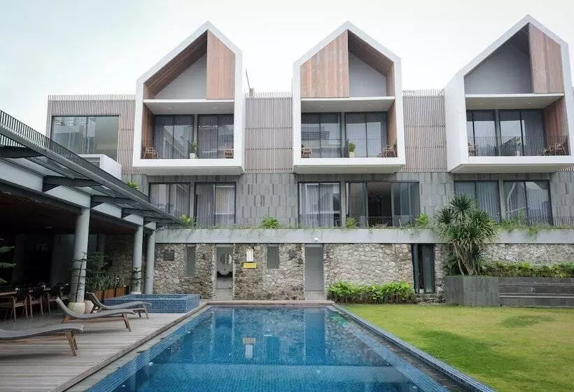 Facade Hotel By Azana