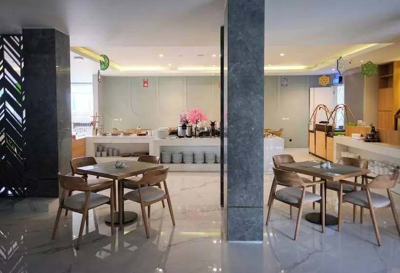 Facade Hotel By Azana