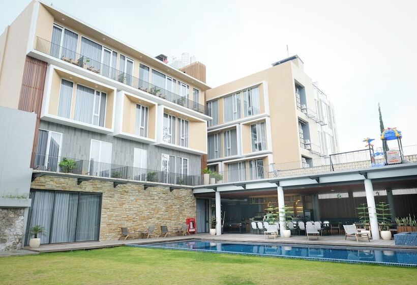 Facade Hotel By Azana