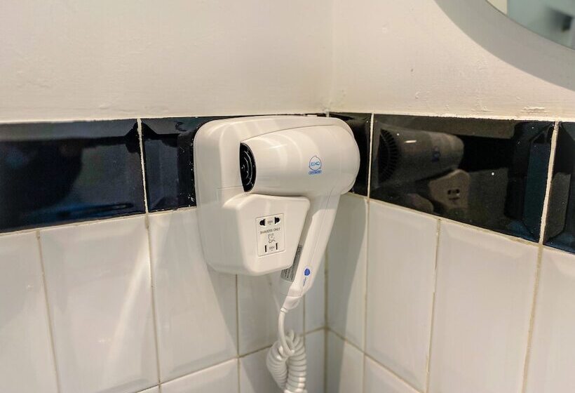 Facade Hotel By Azana