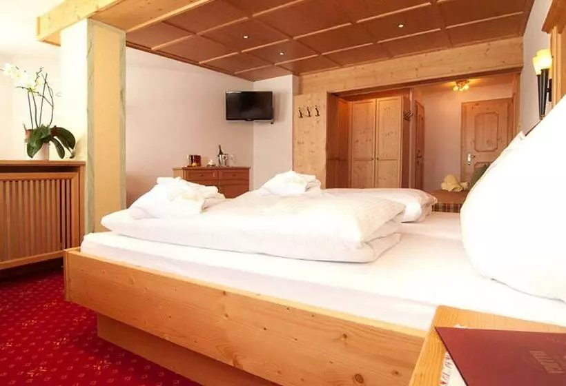 Hotelli Gasthof Valluga