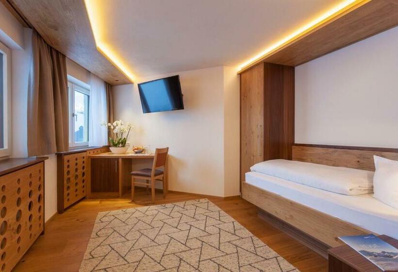 Отель Gasthof Valluga