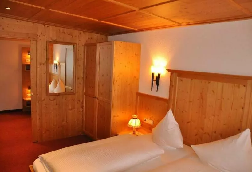 Hotelli Gasthof Valluga