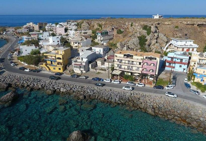 فندق On The Rocks