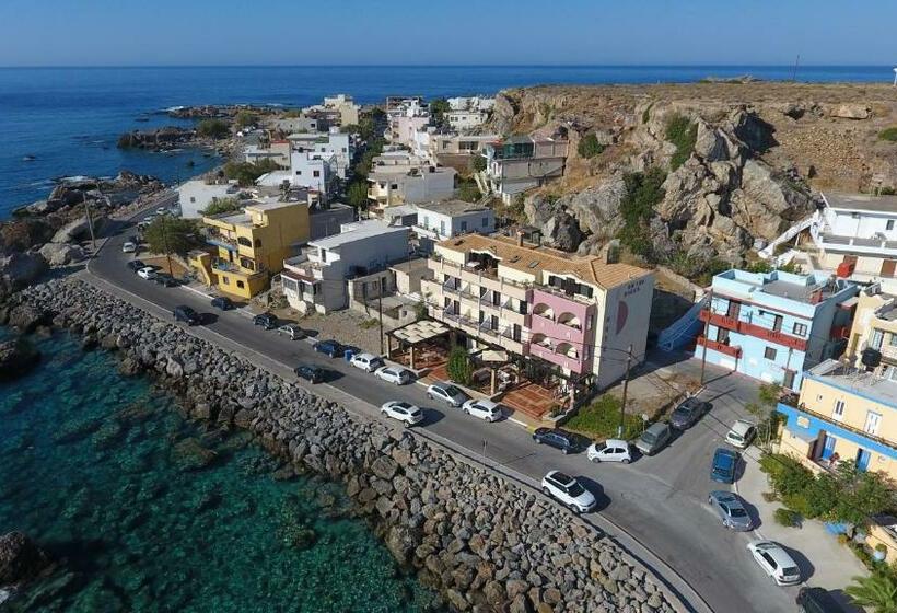 فندق On The Rocks