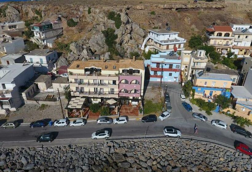 فندق On The Rocks