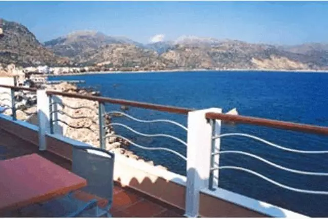 ホテル On The Rocks