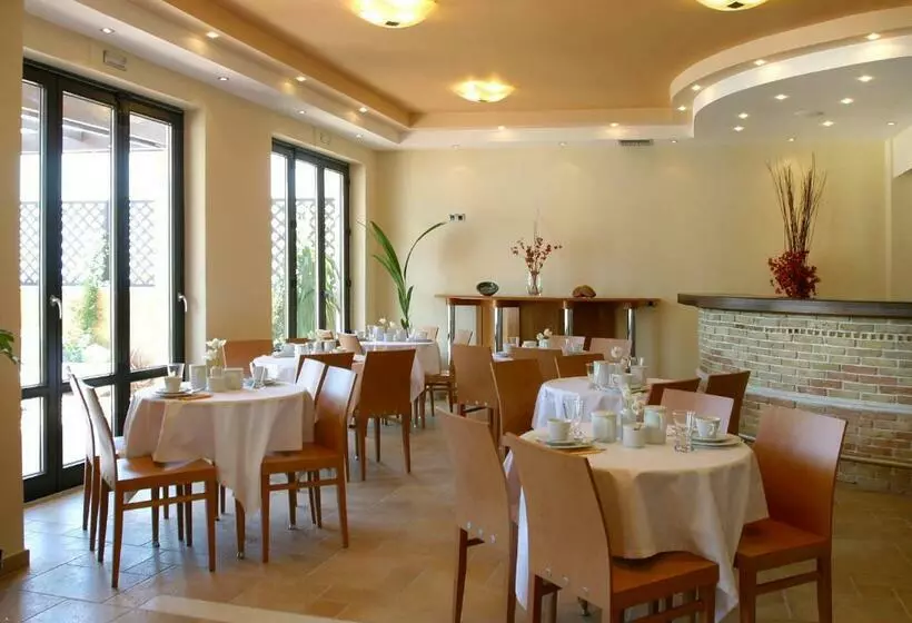 ホテル On The Rocks