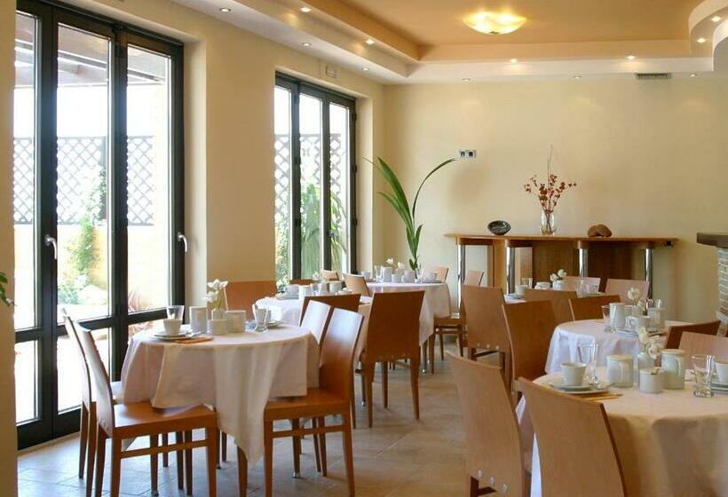 فندق On The Rocks