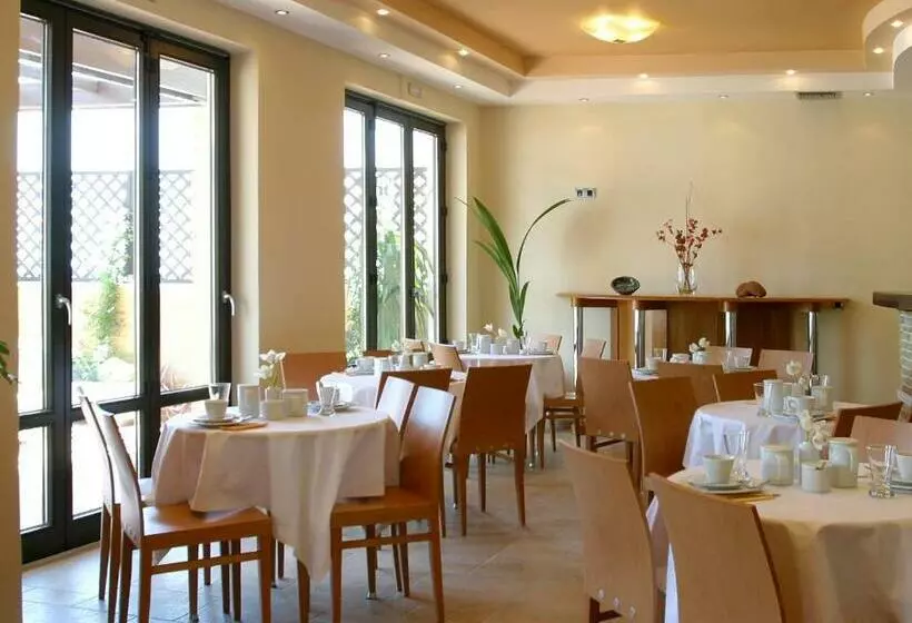 ホテル On The Rocks