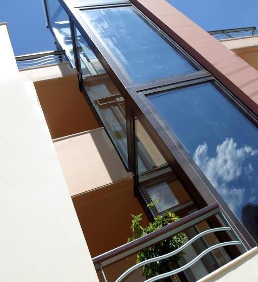 فندق On The Rocks