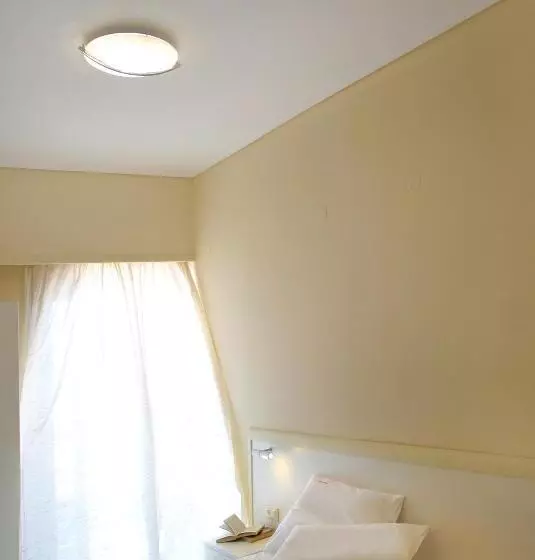 ホテル On The Rocks