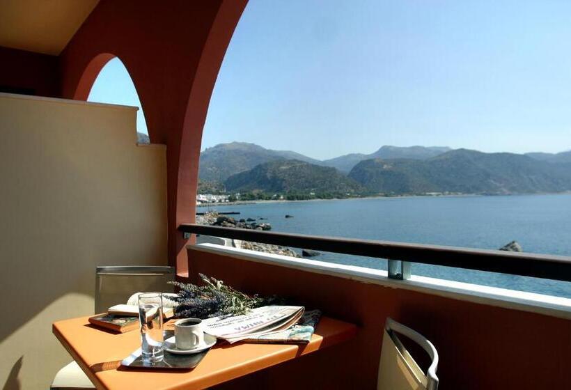 فندق On The Rocks