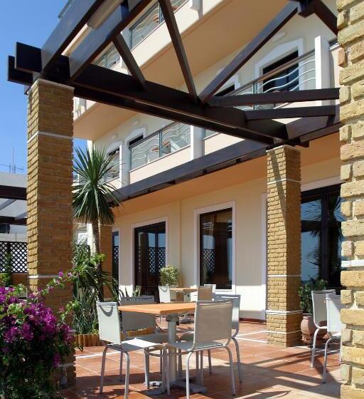 فندق On The Rocks