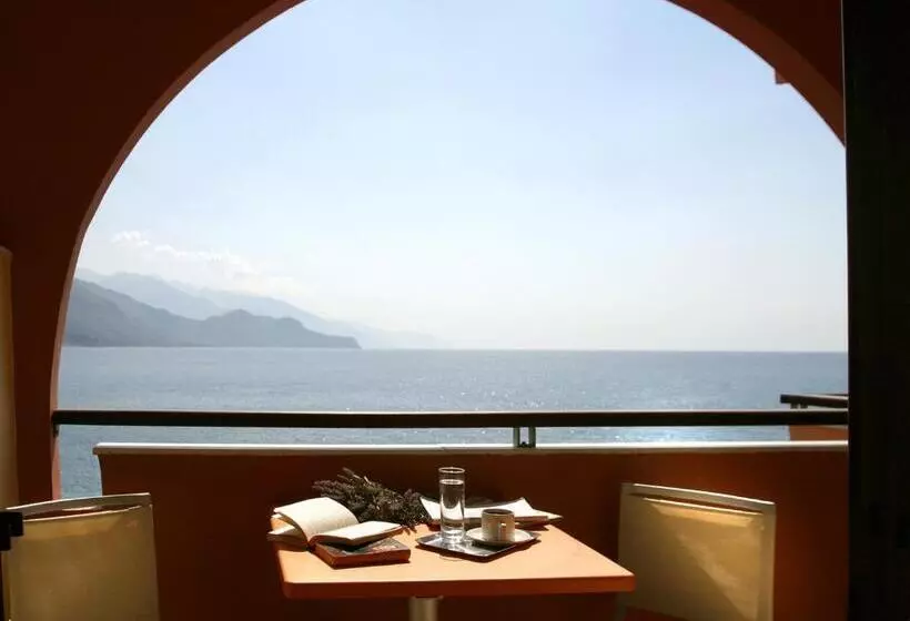 ホテル On The Rocks