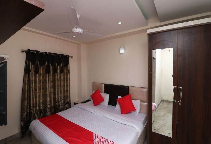 ホテル Paras By Oyo Rooms