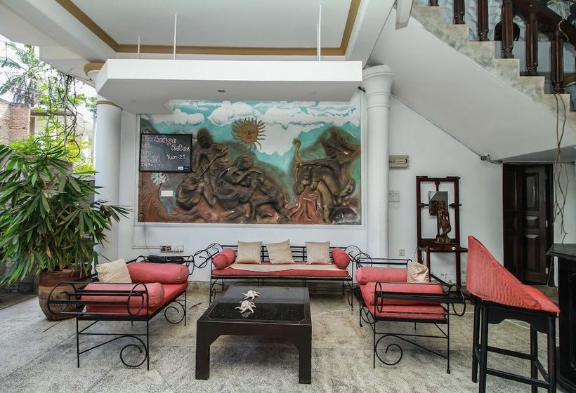 ホテル Paras By Oyo Rooms