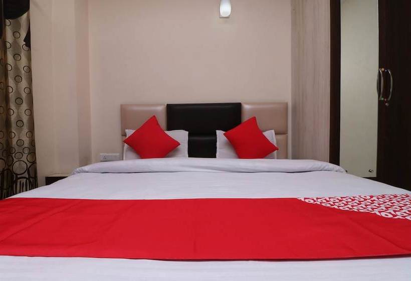 ホテル Paras By Oyo Rooms