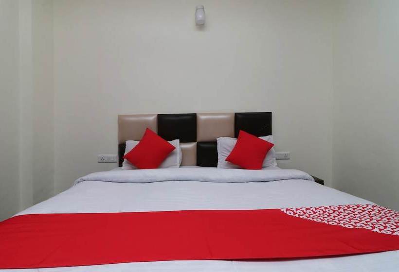 ホテル Paras By Oyo Rooms