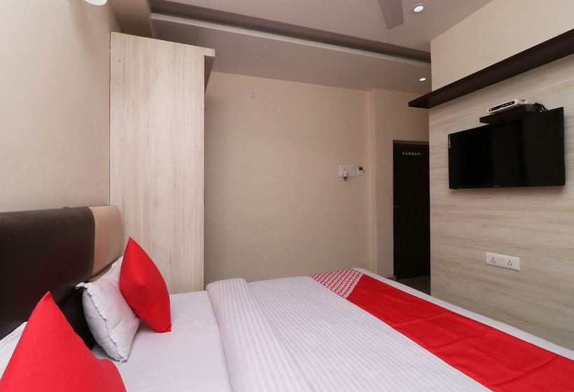 ホテル Paras By Oyo Rooms