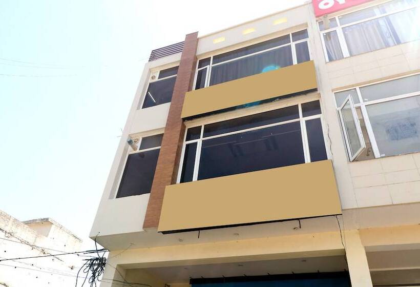 בית מלון כפרי Ra Vista By Oyo Rooms