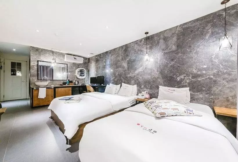 Hotelli Yaja Guri Sutaek