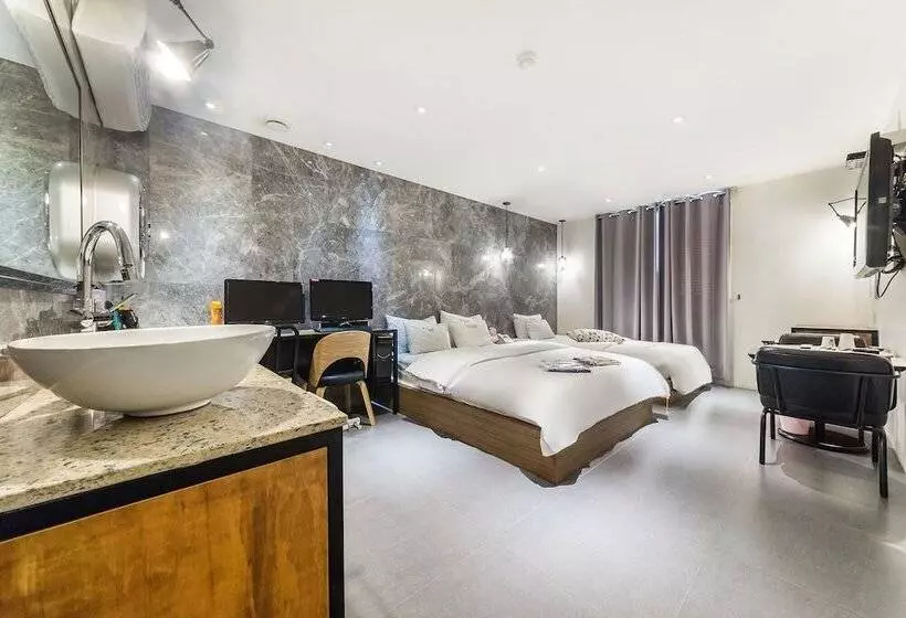 Hotelli Yaja Guri Sutaek