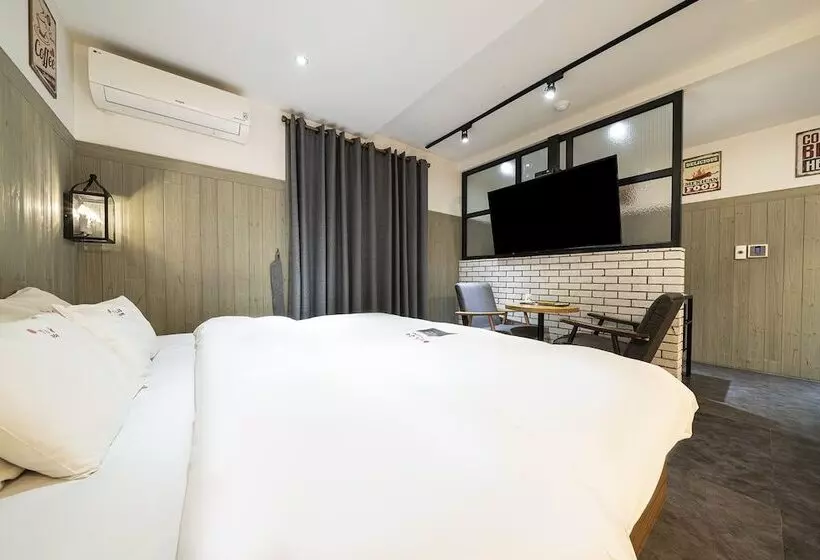 Hotelli Yaja Guri Sutaek