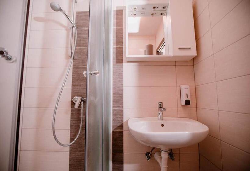 פנסיון House Karakas