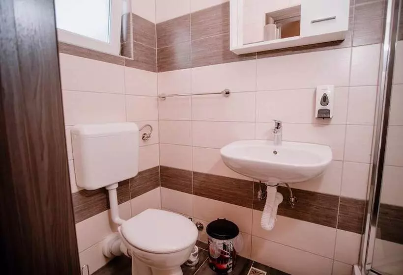 Majatalo House Karakas