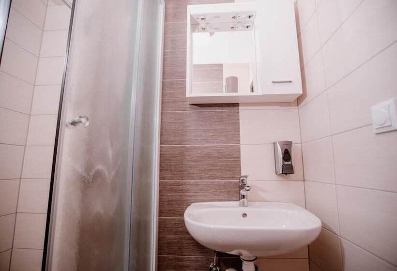 פנסיון House Karakas