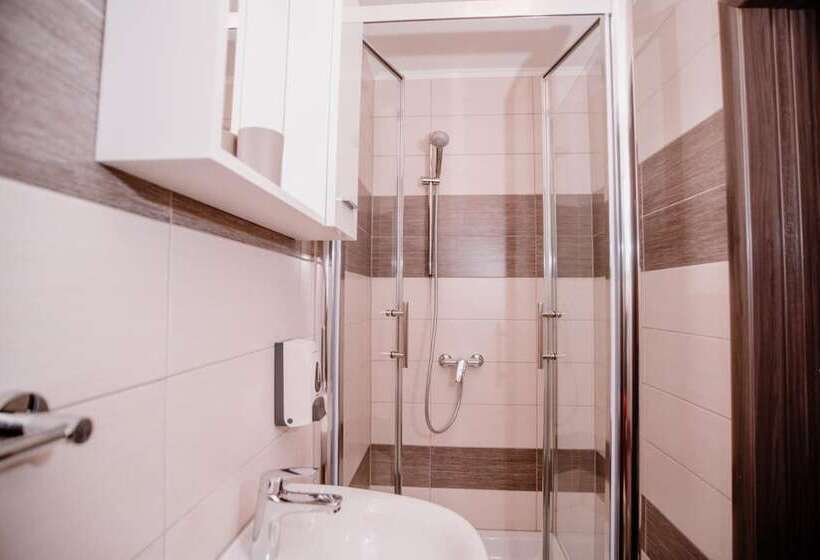 פנסיון House Karakas