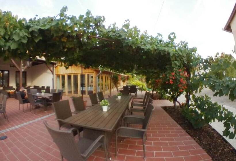 Forró Fogadó & Bauer Bistro