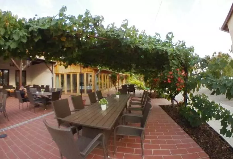 Forró Fogadó & Bauer Bistro