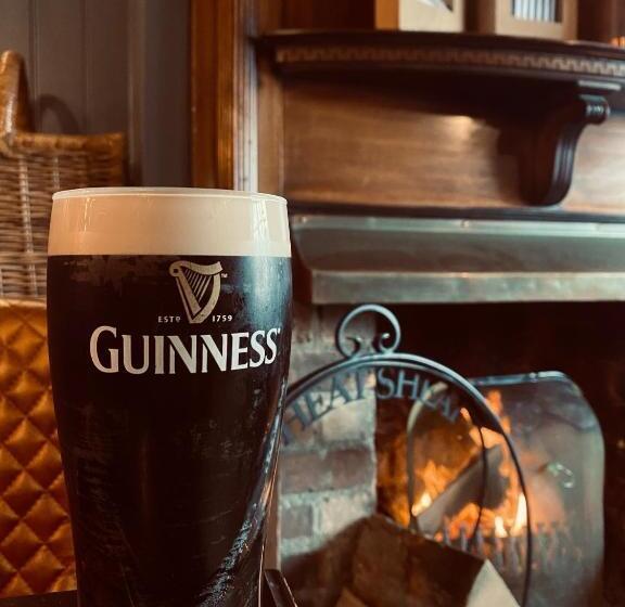 فندق فئة نجمة واحدة The Wheatsheaf Pub, Kitchen & Rooms